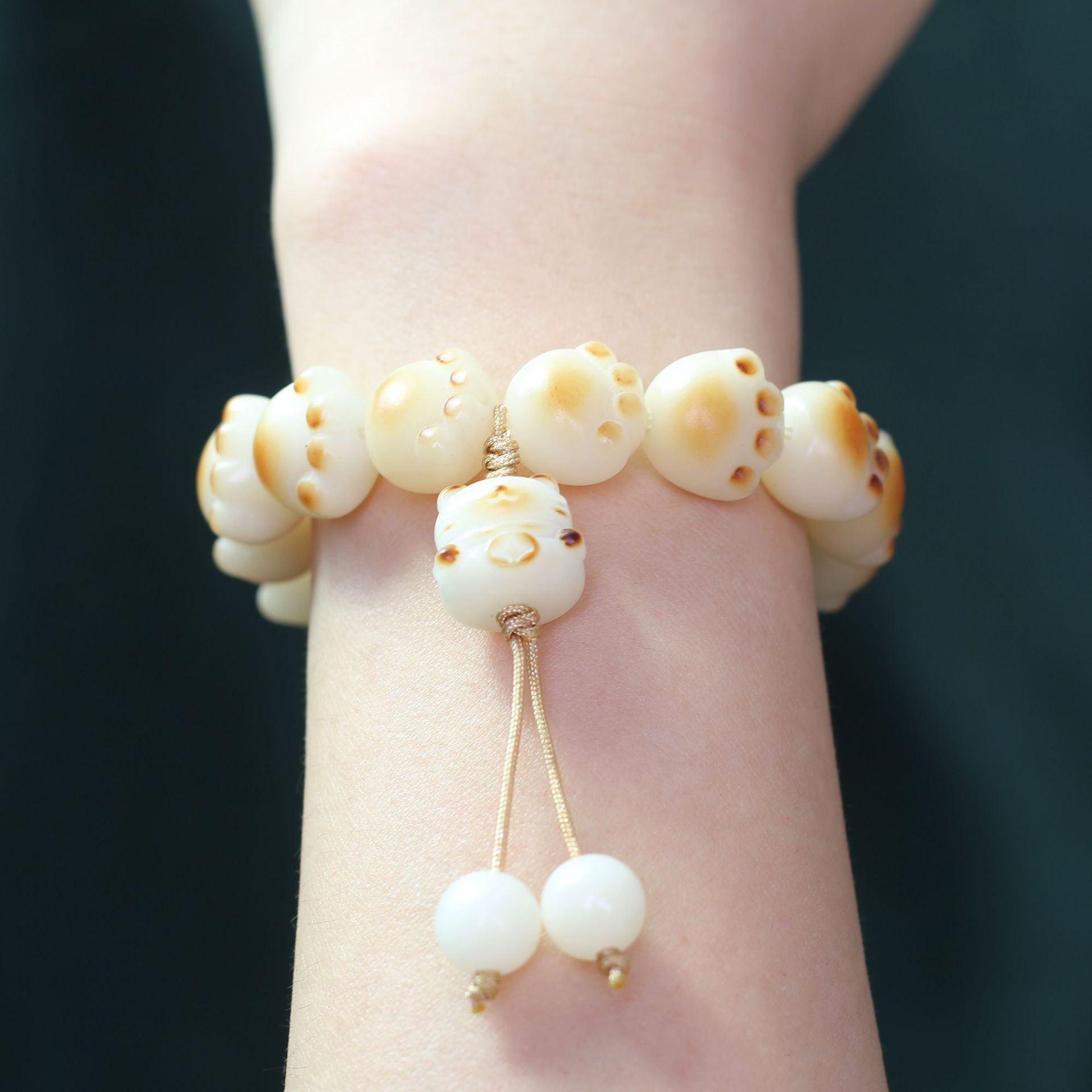 Charcoal Cat‘s Paw Cat Bodhi Root Bracelet Female Natural White Jade Bodhi Seed Pliable Temperament Crafts Handheld Bodhi Bracelet