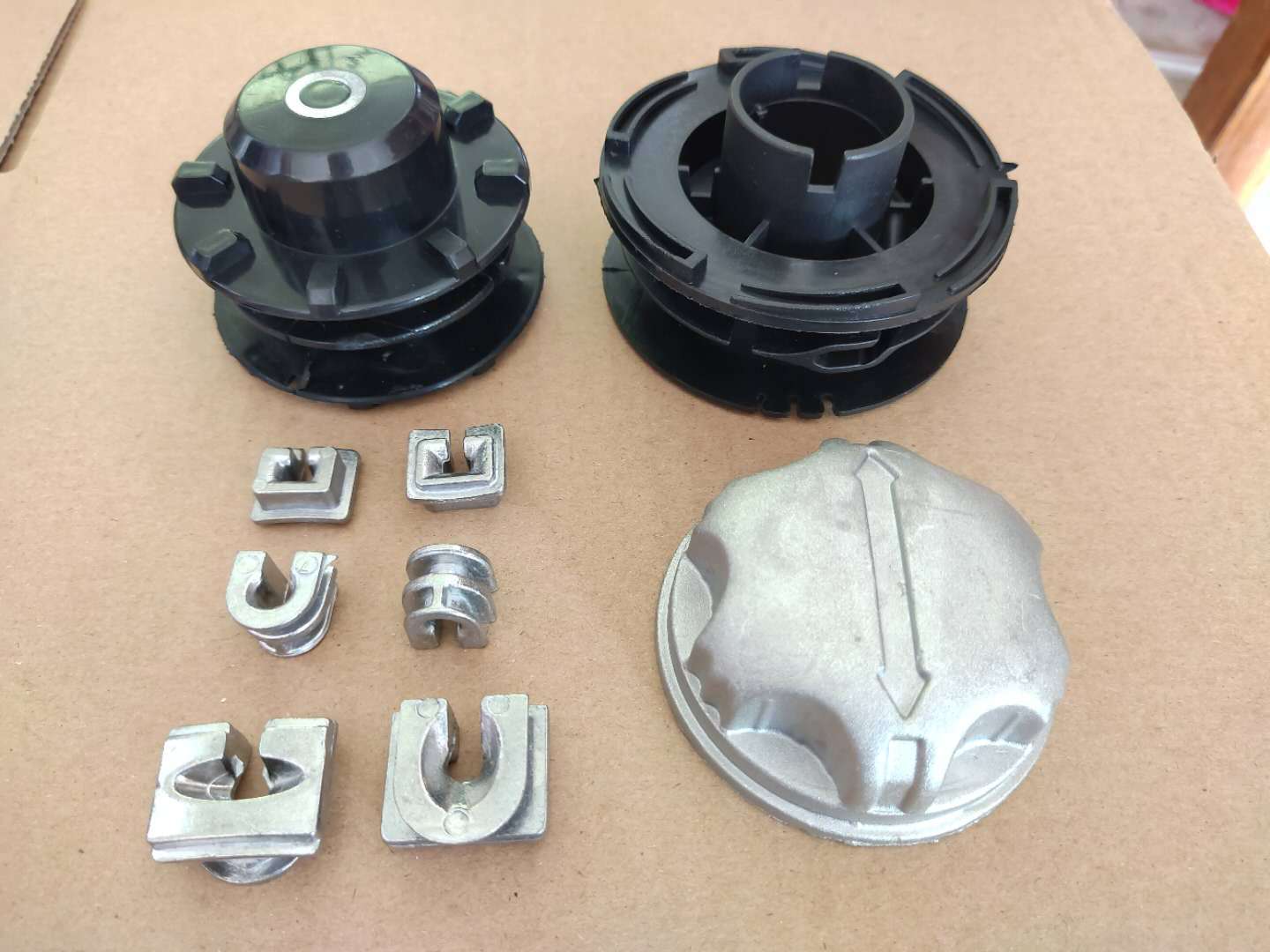 打草头配件线轮芯出绳口铝扣打草头芯割草机打草头弹簧除草头配件