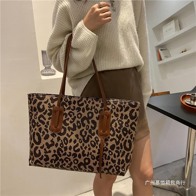 今年流行大容量豹纹包包2021新款时尚单肩手提秋冬质感托特大包女
