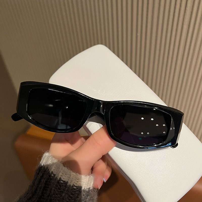 Trending on TikTok Same Style Rose Red Letter Sun Glasses Female Personality Wear Match Live Broadcast Street Shot Sunglasses Plain Face