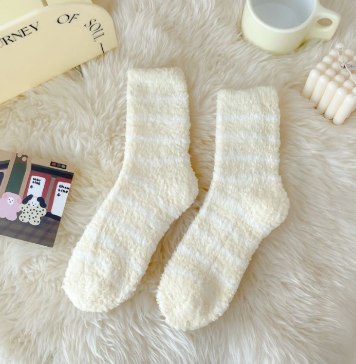 Autumn and Winter New Striped Socks Ladies Extra Thick No Hair Shedding Coral Fleece Socks Warm-Keeping Socks Casual Sleeping Socks Wholesale