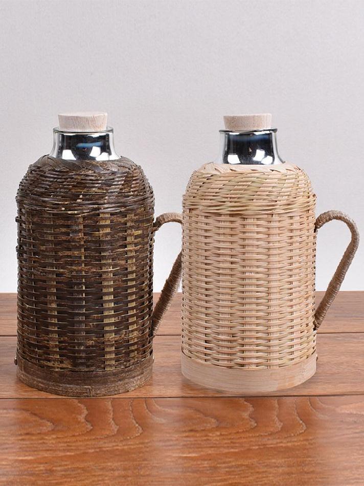 怀旧7080年代老自行车童年物件电视机茶壶暖水壶童车板凳吃饭炕桌