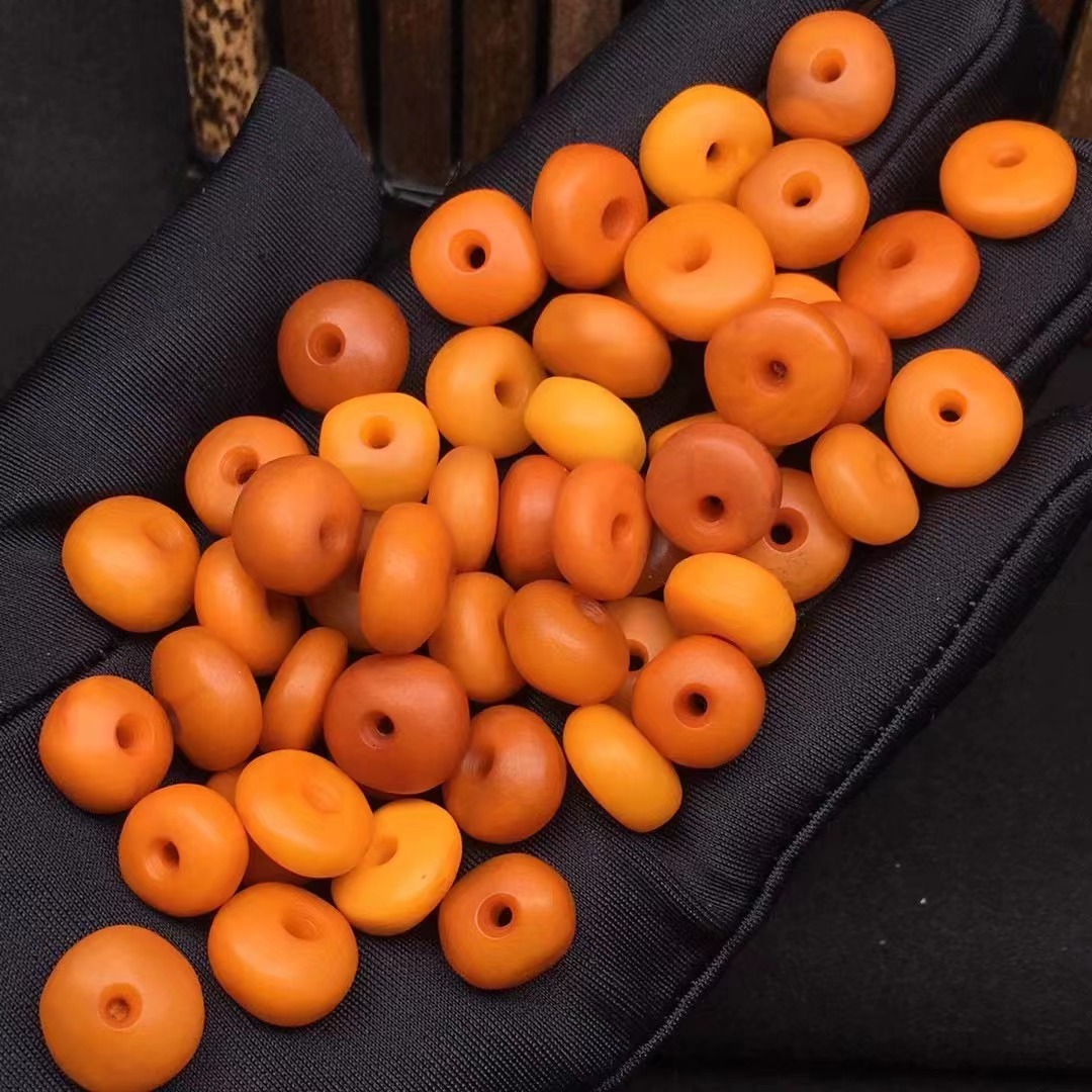 厂货源天然琥珀蜜蜡藏扣老蜜扣子配饰蜡质饱满蜜蜡老饼子文玩配件