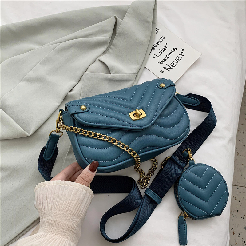 2022 New Bags Women's Crossbody Red Summer Shoulder Bag Satchel Women's Niche Design Chain Embroidery Thread Mother and Child Bag