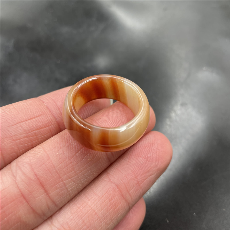 万玉批发 朱砂红玛瑙戒指 男女款俏红色玛瑙戒圈 指环