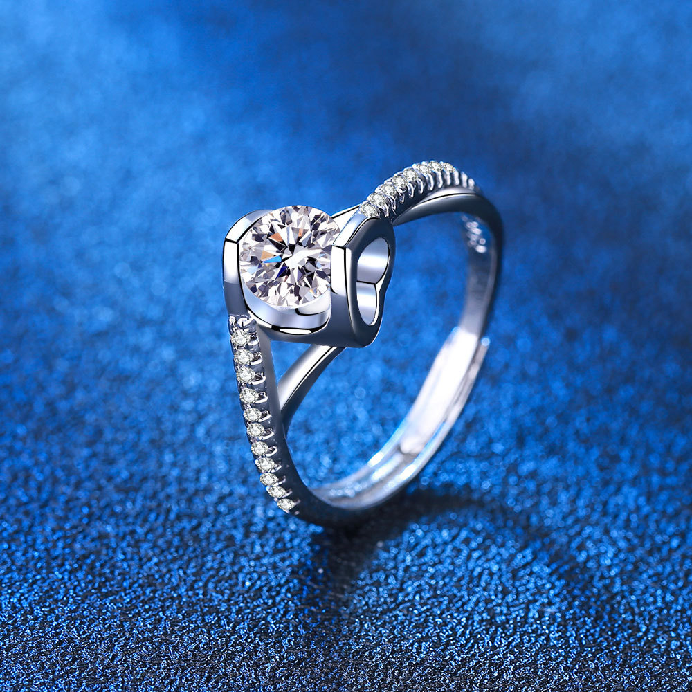 抖音直播爆款莫桑钻戒天使之吻扭臂交叉镶钻心形一克拉活口戒指女