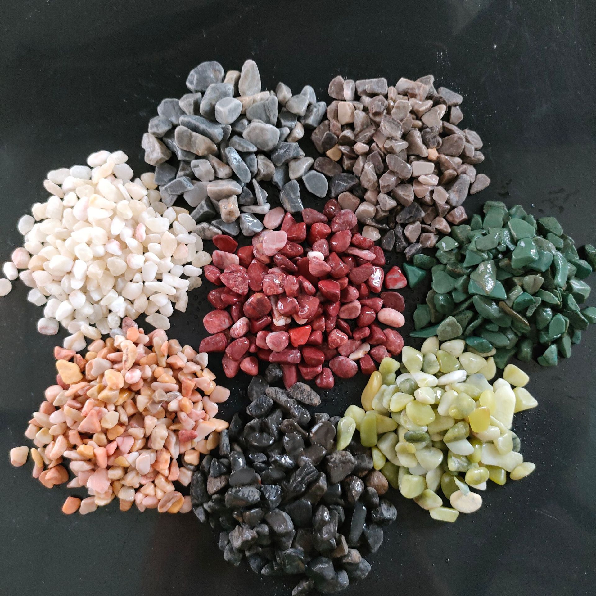 水磨石水洗石水处理彩色石子林园景观铺路胶粘石多种颜色规格批发