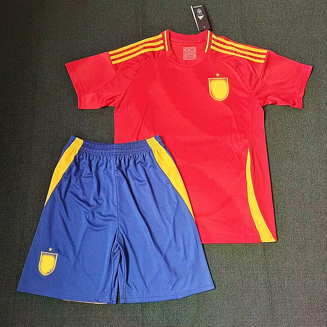 24-25西班牙主场球衣短袖成人套装足球服比赛服红色印号一套代发