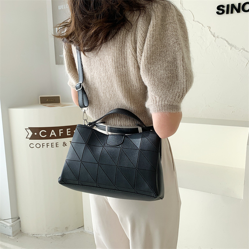 Simple and Popular Casual Women's Bags 2022 Summer New Fashion Shoulder Crossbody Fashionable Portable Tote Bag