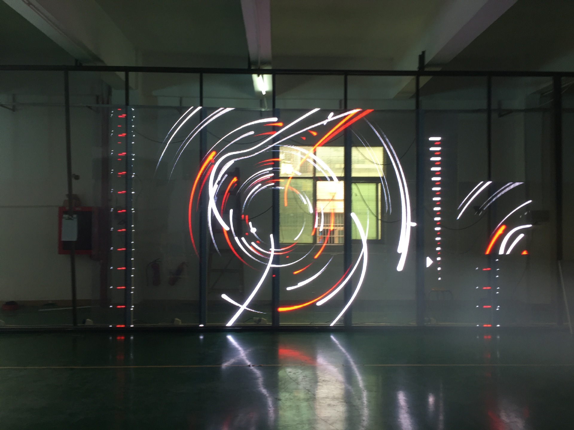 厂家批发深圳租赁防水led透明屏冰屏水晶 媒体发布广告格栅显示屏