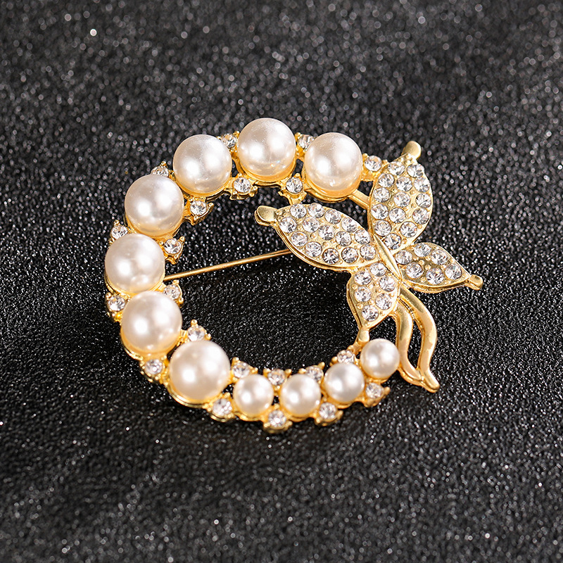 Clothing High-End Pearl Brooch Suit Fashion Clothing Female Corsage Rhinestone Personality Scarf Buckle Butterfly Pin Wholesale