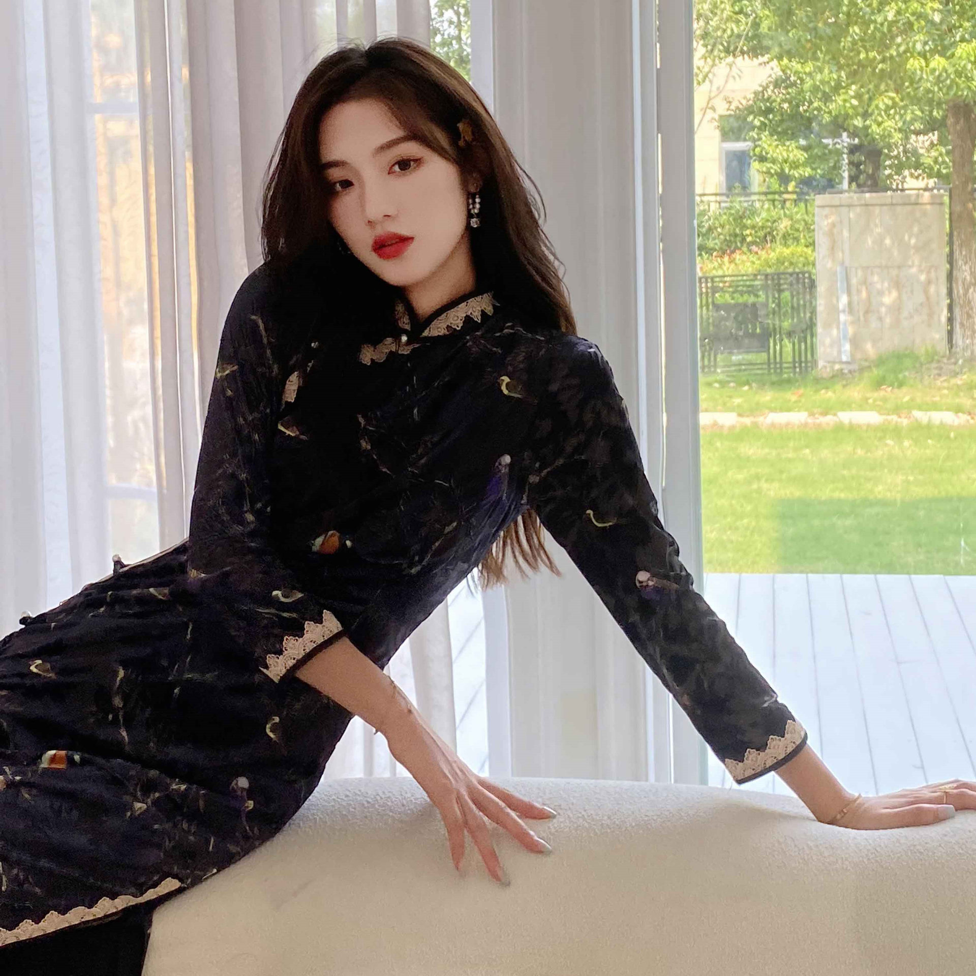 巨显气质~不同寻常的一款现代春季改良印花丝绒长款旗袍连衣裙