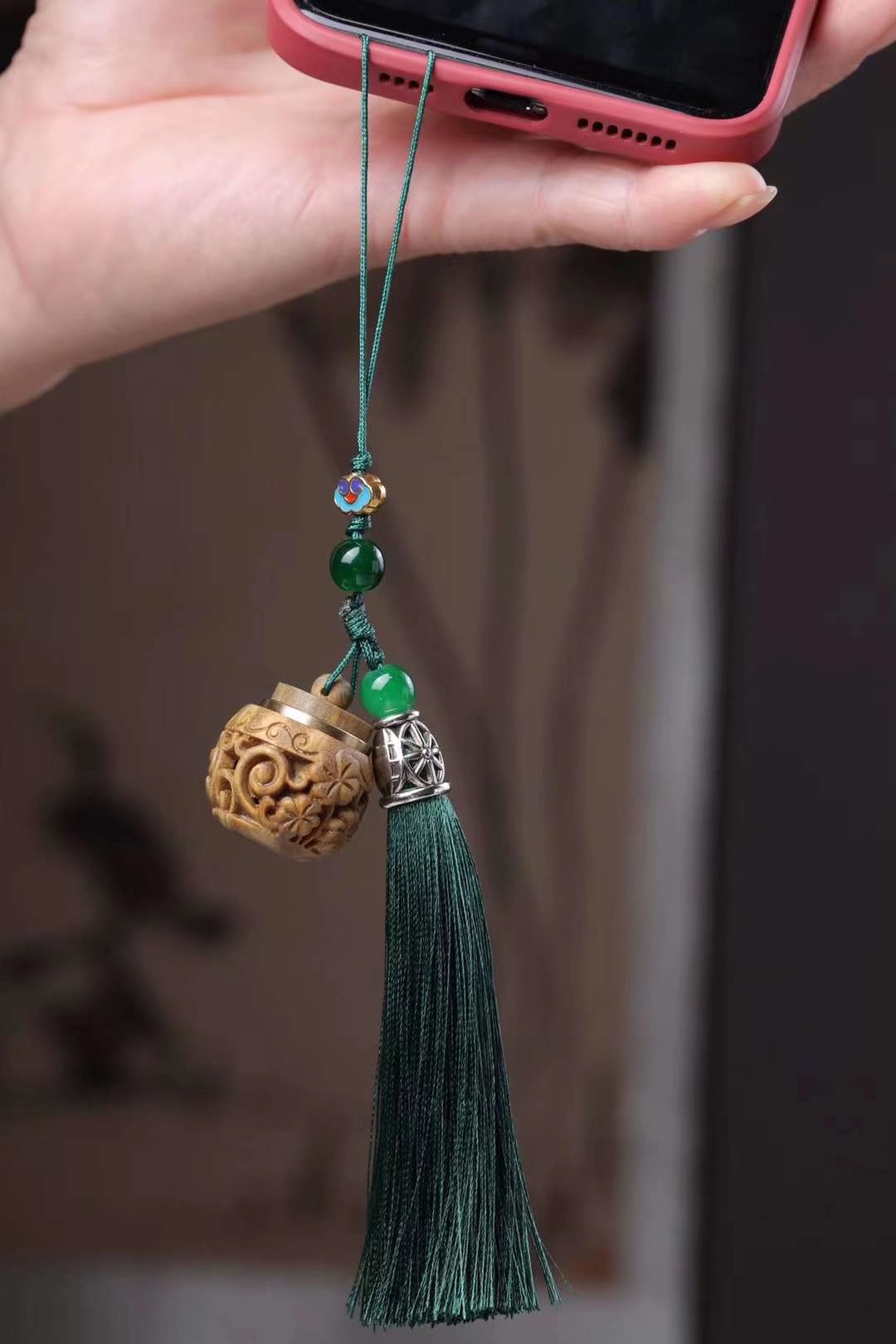 绿檀木玲珑镂空香囊球香丸藏香随身吊坠佩戴古风香薰球持久留香