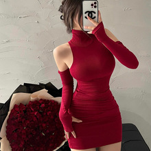 露肩高领背心连衣裙女春装小个子新款收腰气质红色褶皱包臀短裙子