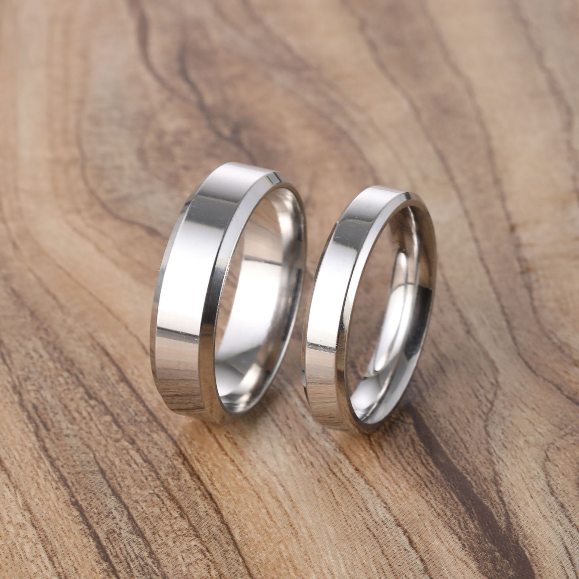 新款不锈钢戒指男士对戒情侣戒指一对饰品时尚钛钢指环男潮