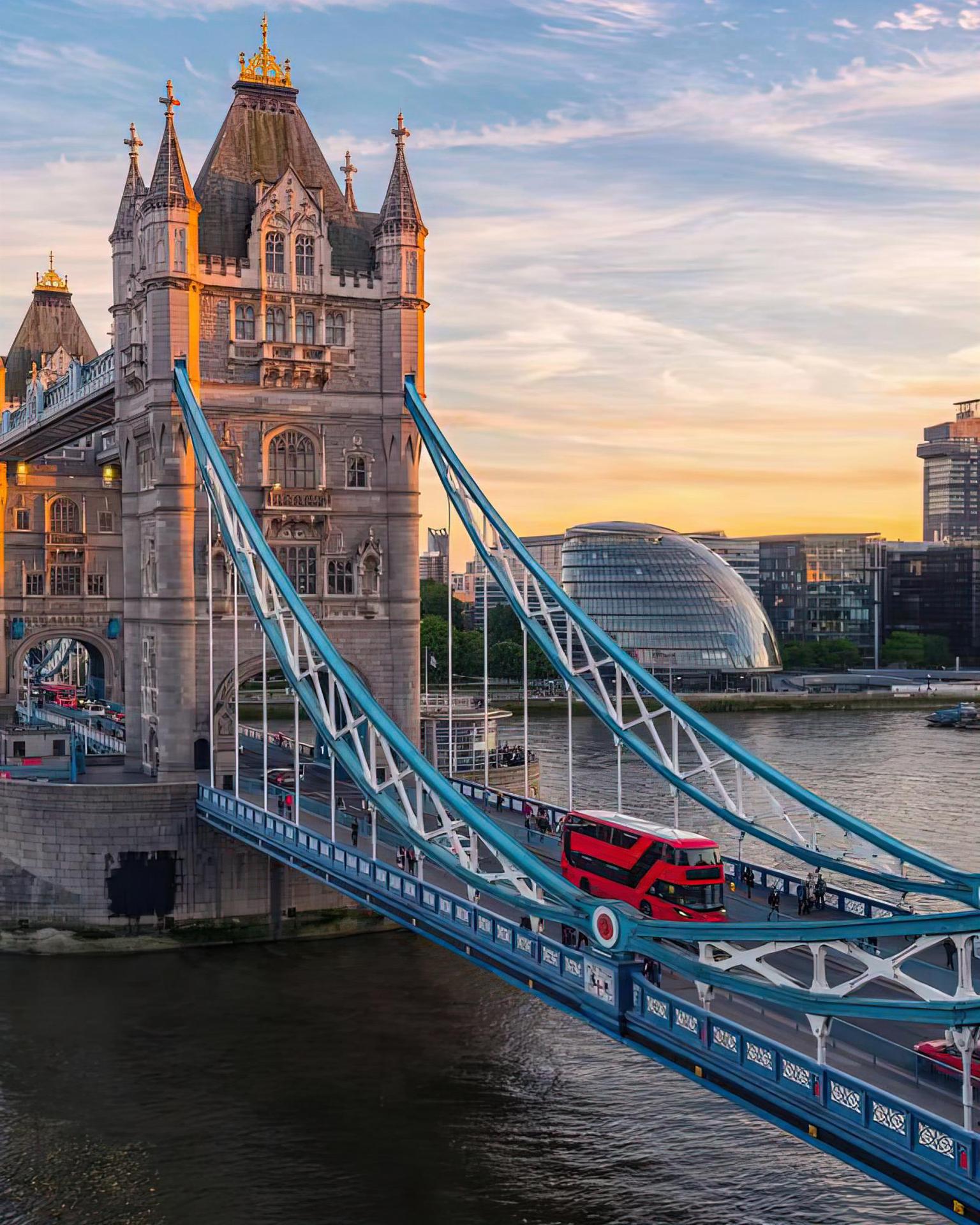 英国伦敦塔桥tower bridge红色巴士车大桥城市建筑风景钻石画