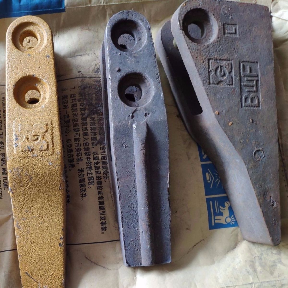 装载机配件50铲车铲齿956/951/932斗齿加厚耐磨铲牙牙齿铲尖