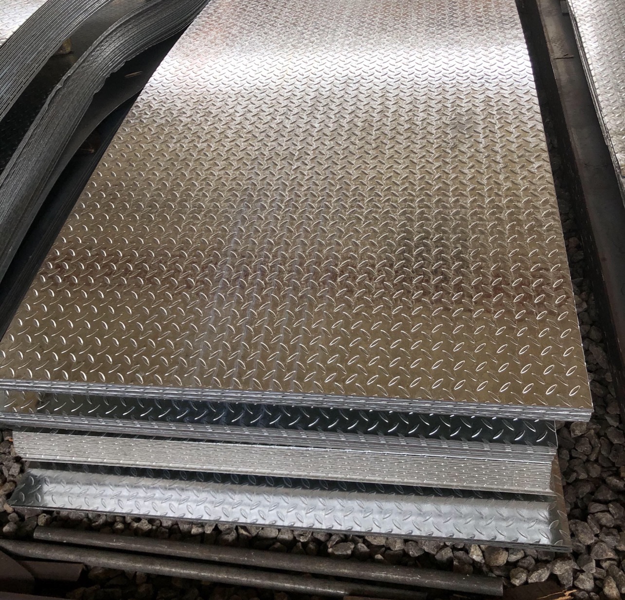 广东厂家 镀锌花纹板 热镀锌防滑板 热轧花纹钢板