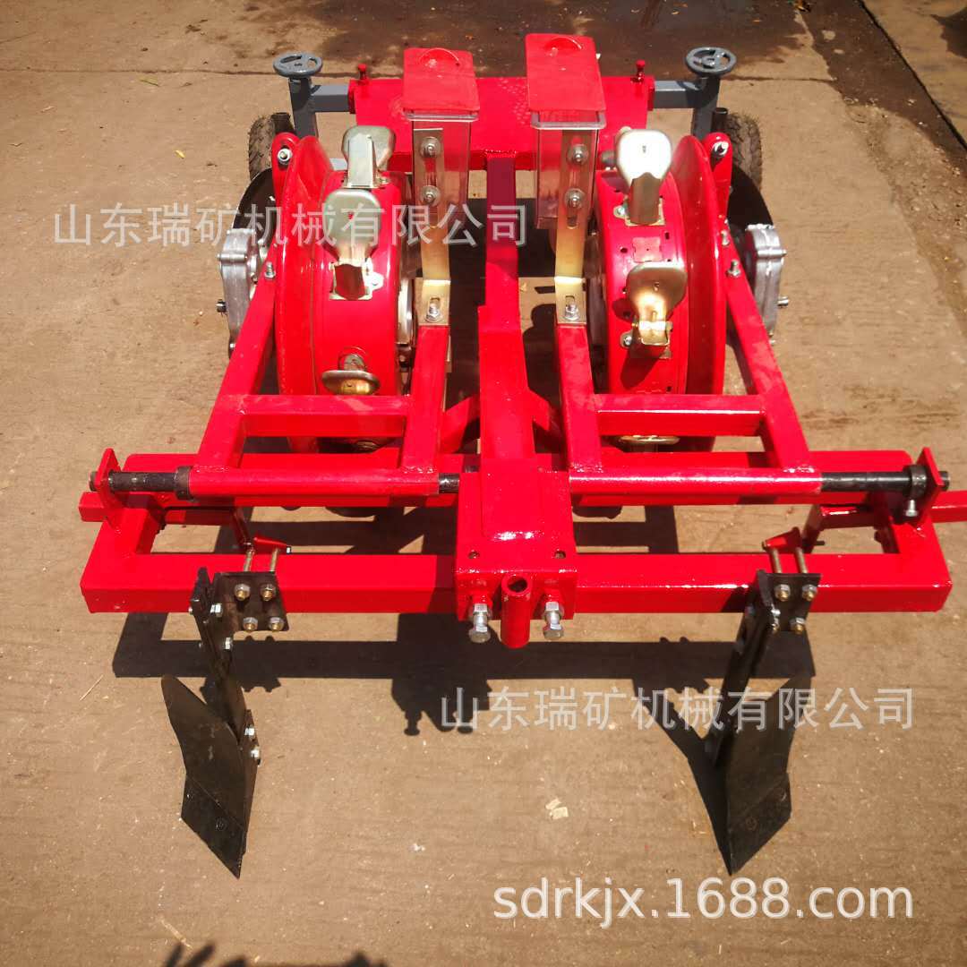 家用手扶车带鸭嘴式膜上种植机械玉米大豆播种机谷物点播机免扣膜