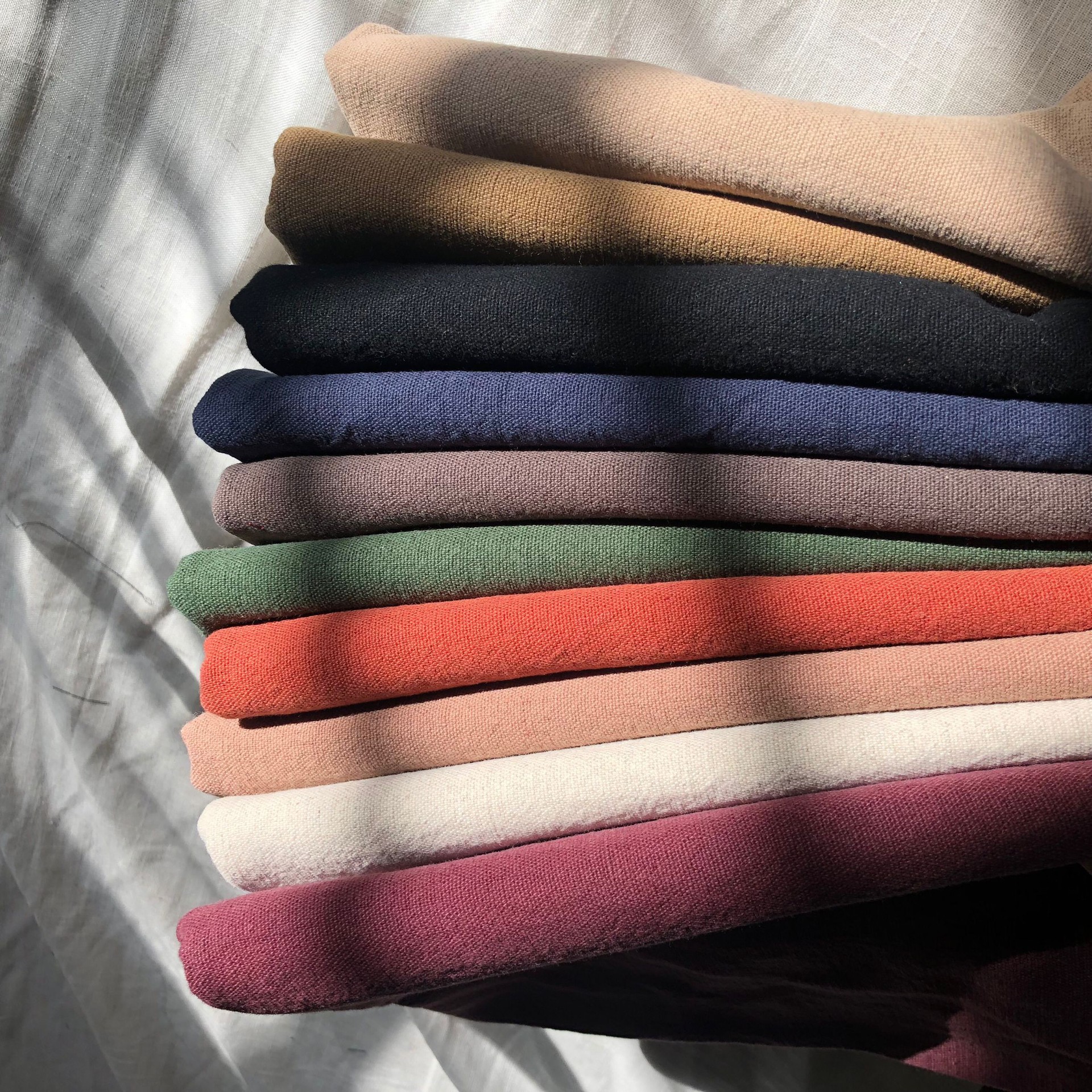 现货棉麻素布表布纯色diy包包布料手工衣服面料柔软一米价