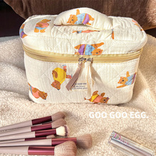 GGE健身熊手提便携化妆包大容量外出旅行随身可爱少女彩妆收纳包