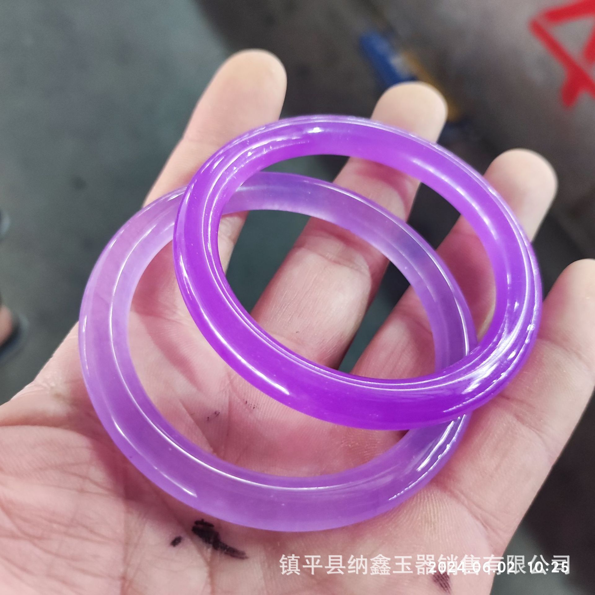 厂家批发新坑翡翠冰种紫罗兰手镯石英岩玉玉镯紫色翡翠叮当玉手镯