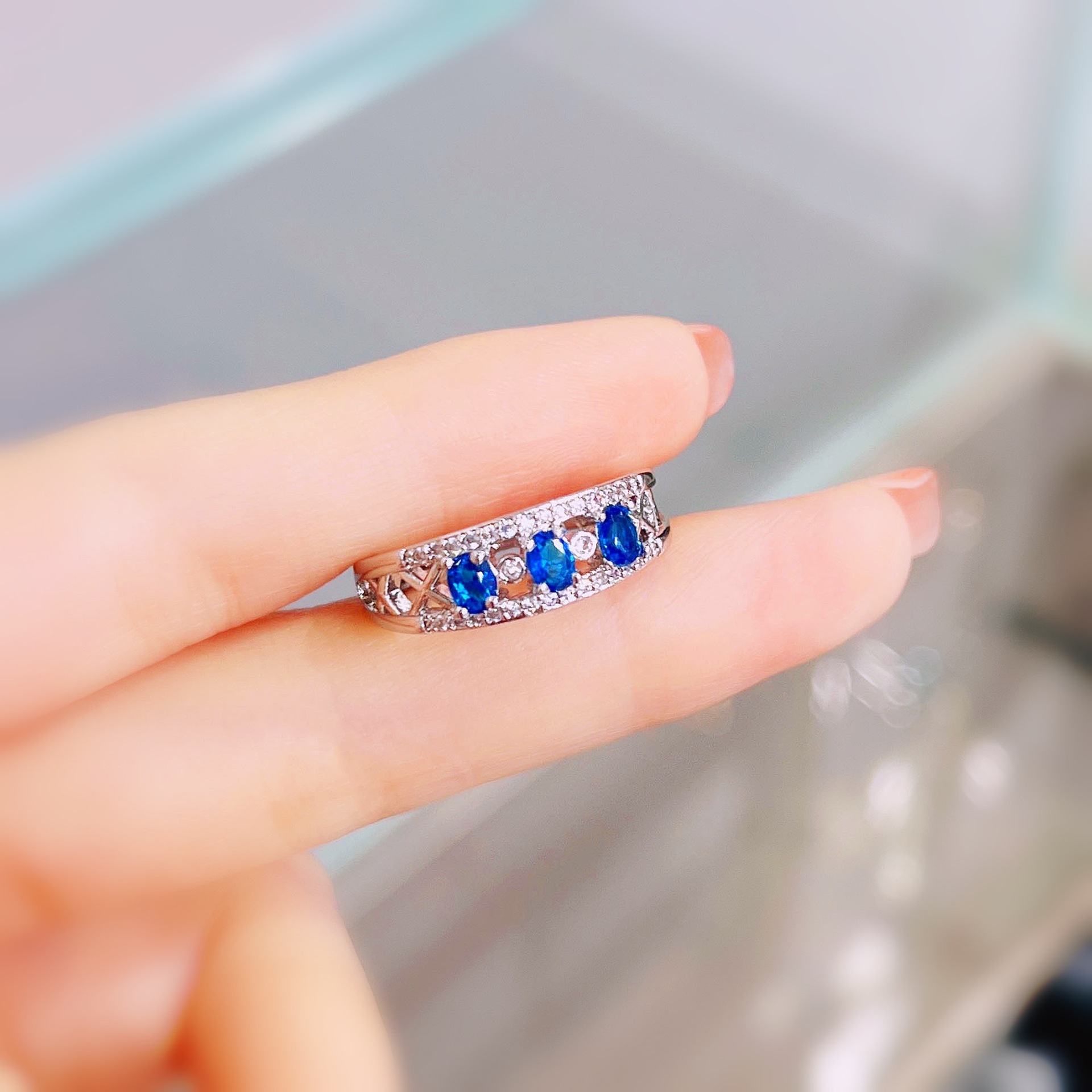 新款2克拉皇家蓝蓝宝石戒指排戒仿天然斯里兰卡开口彩宝戒指条戒