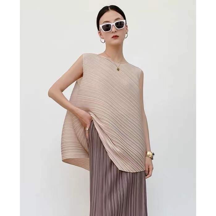 2022年三宅一生褶皱不规则上衣女夏季新款时尚无袖宽松设计感t恤