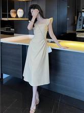 黄色飞飞袖方领收腰显瘦连衣裙女2024夏季新款法式气质褶皱长裙子