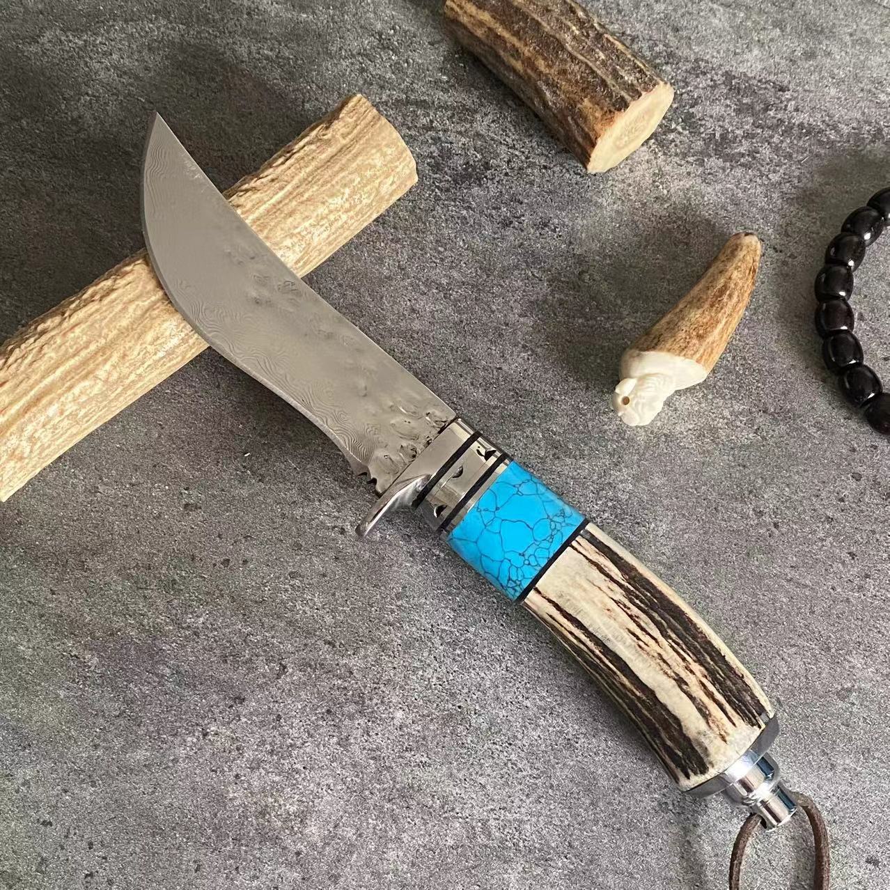 大马士革钢高硬度手工猎刀天然鹿角柄户外求生刀随身携带现货供应