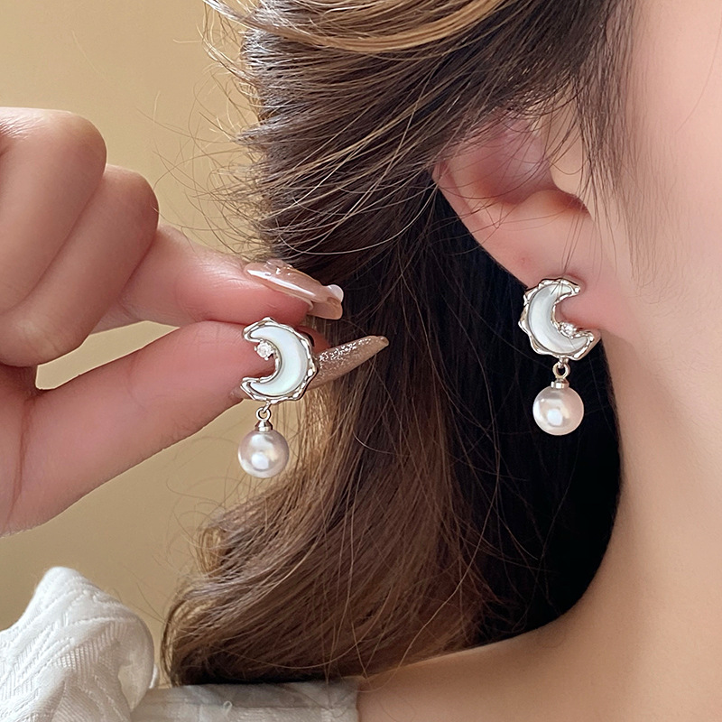 Silver Needle Zircon Resin Moon Pearl Stud Earrings Personalized Design Earrings Affordable Luxury Fashion High-Grade Earrings Wholesale Female