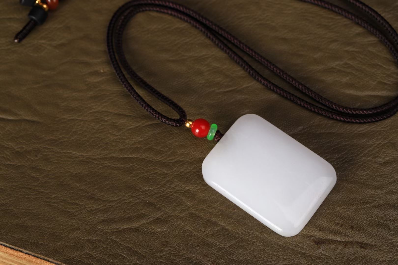 新款新疆白玉金丝玉平安无事牌 情侣款平安无事牌吊坠挂架