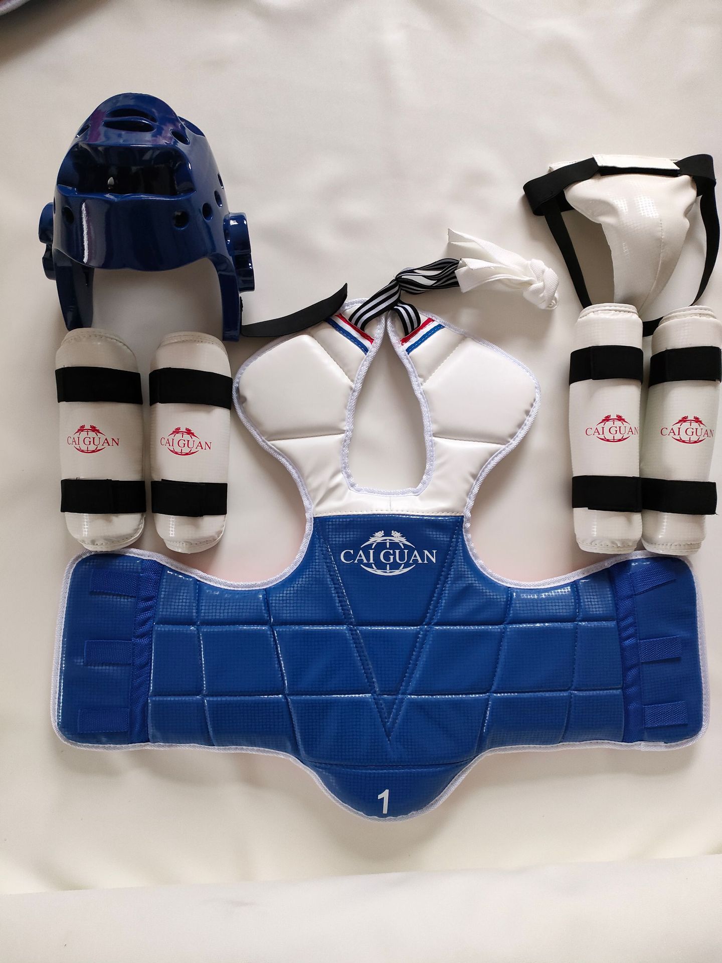 跆拳道护具加厚防护五件套 运动护具护头 拳击实战比赛用具