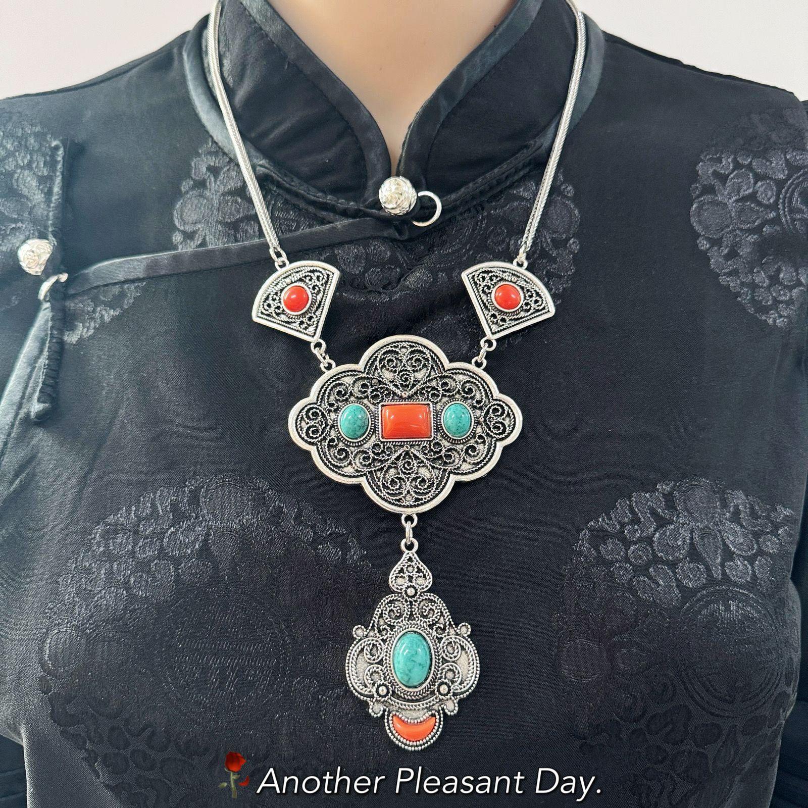 蒙古元素饰品镶嵌松石錾刻花丝民族风吊坠项链复古日常百搭-阿里巴巴