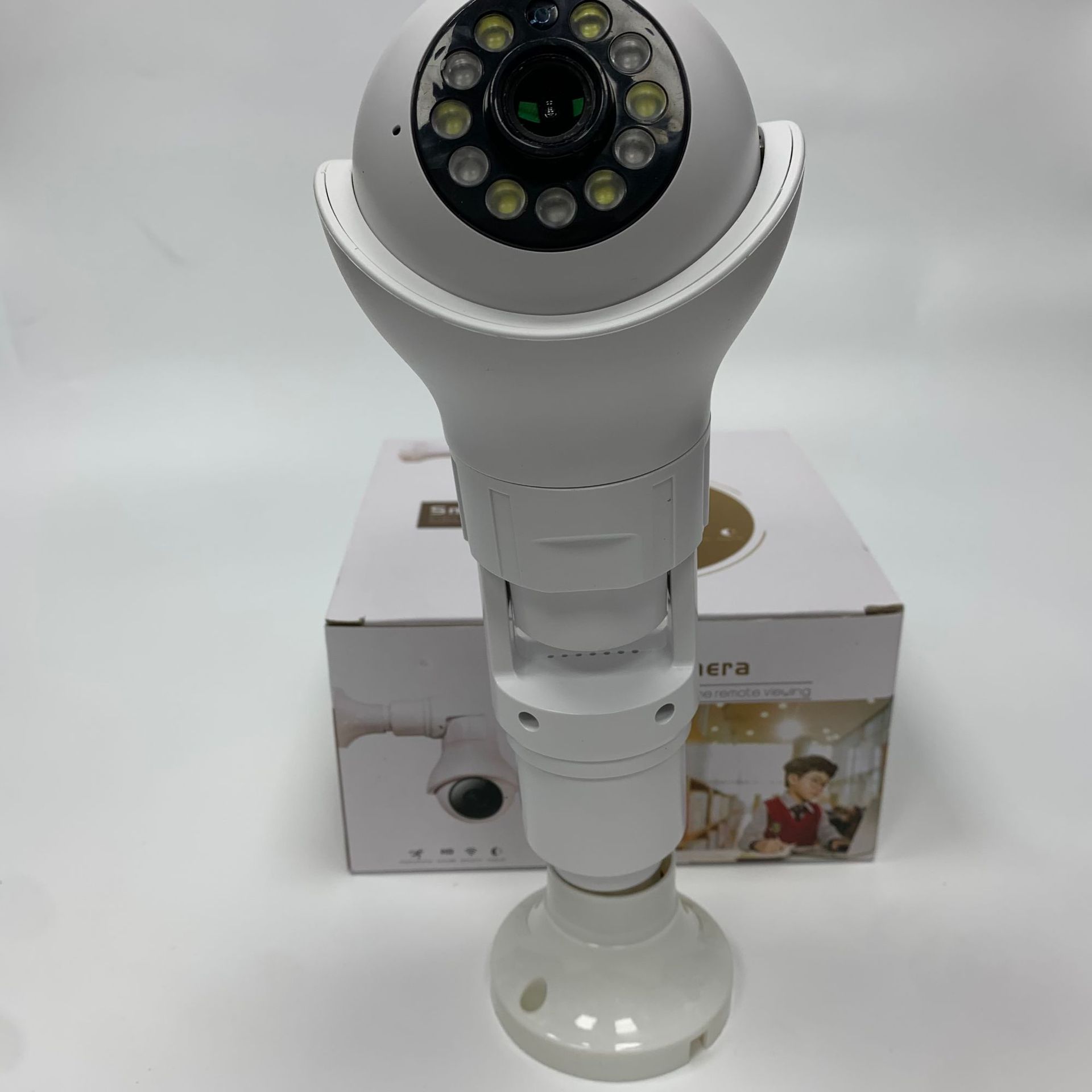 v380万向灯泡360度全景灯头式监控摄像头家用无线wifi手机远程