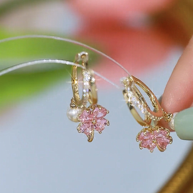 Purple Crystal Four-Leaf Flower Pearl Ear Clip 2023 New Internet Celebrity Fashionable Earrings Light Luxury