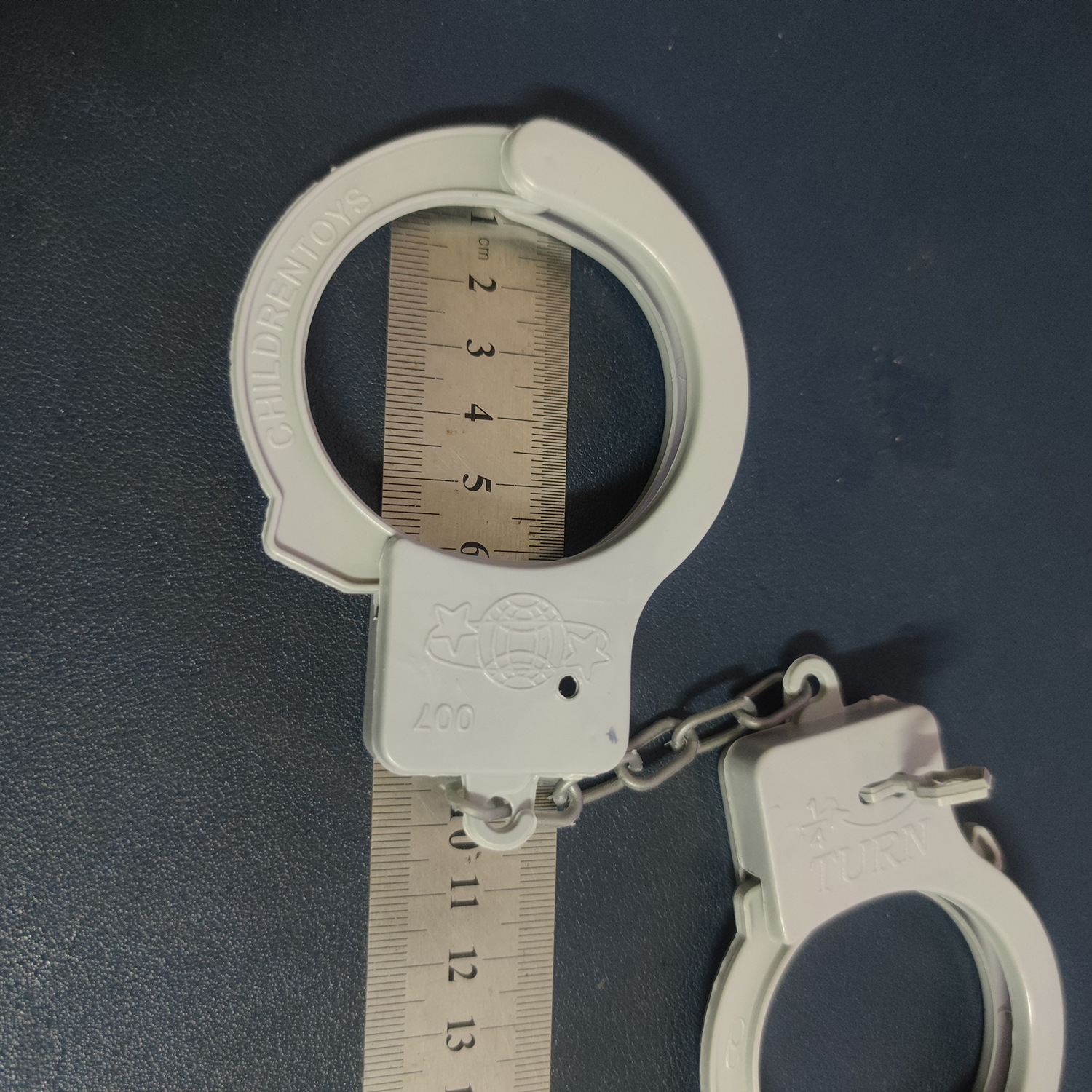 1/4 turn塑料手铐玩具 灰色中丙 cos 仿真情趣手铐道具 制服配饰