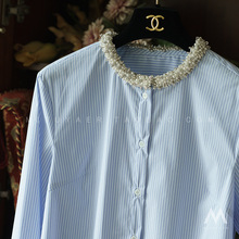 初见的心动 领口珍珠水钻装饰竖条纹长袖衬衫