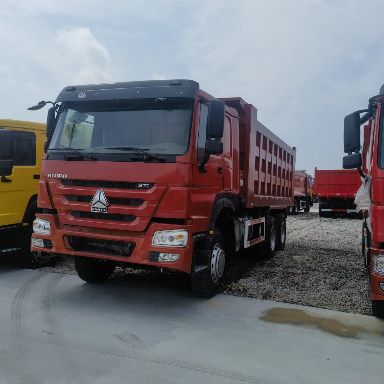 二手翻斗自卸卡车 豪沃砂石料运输自卸车 howo翻斗车出口非洲