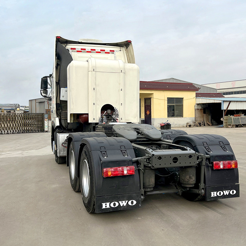 现货供应 豪沃t7后八轮卡车头 集装箱燃气运输车 10轮货物卡车头