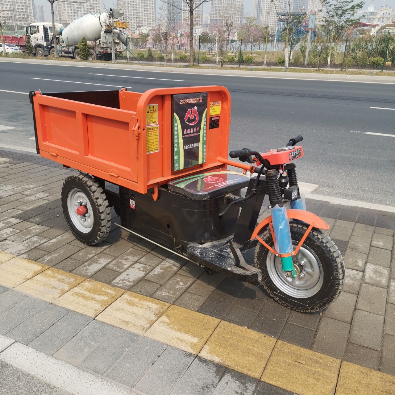 小型家用机械三轮车柴油轮胎式后卸式改装电动四轮电瓶车