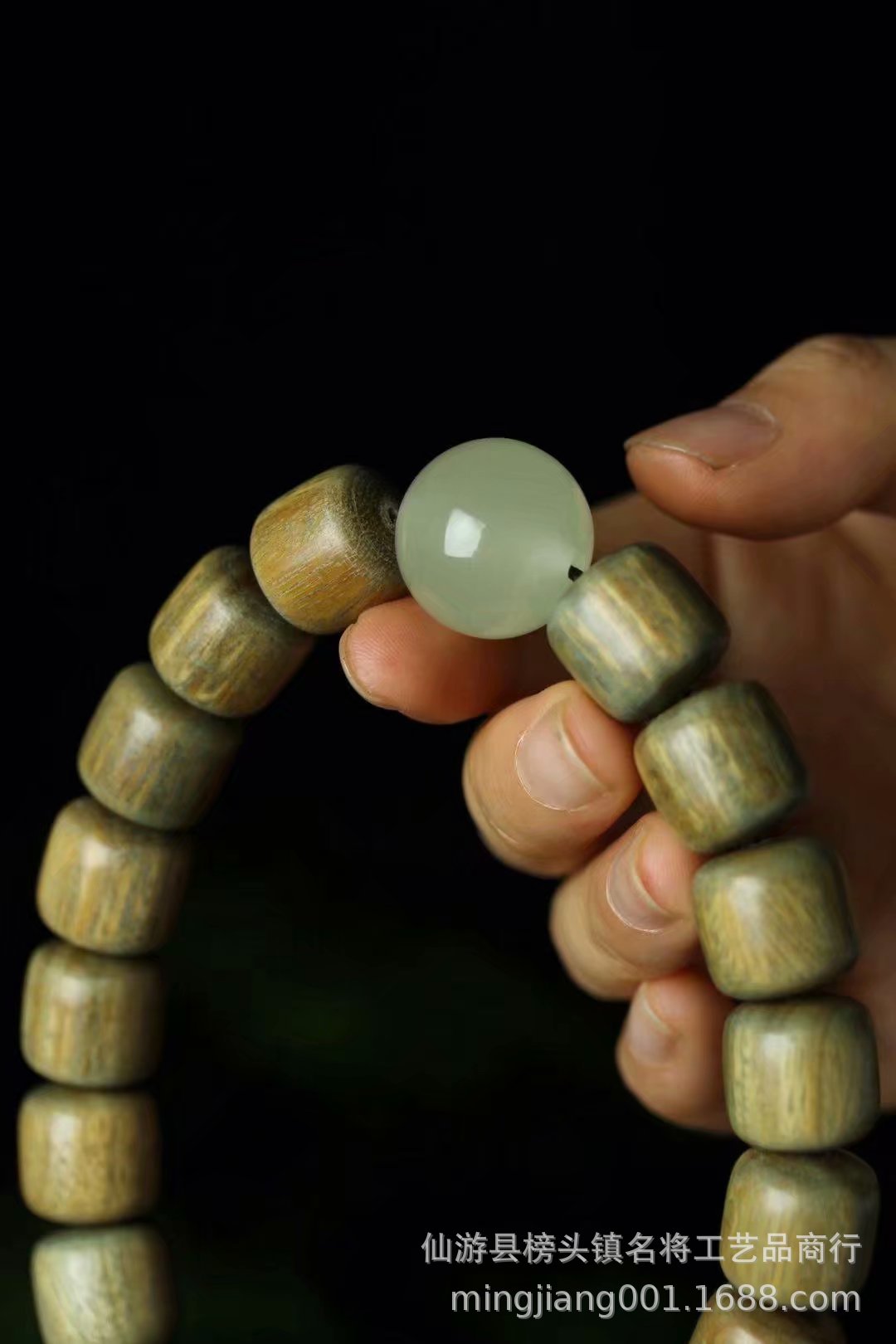 【包 装】袋子包装商品描述上市年份/季节2021年夏季颜色绿檀桶珠1