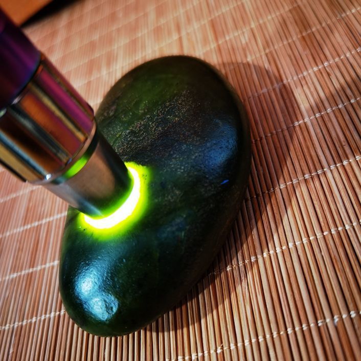 西藏真正藏玉药王石原石墨绿玉手把件原料中强磁性