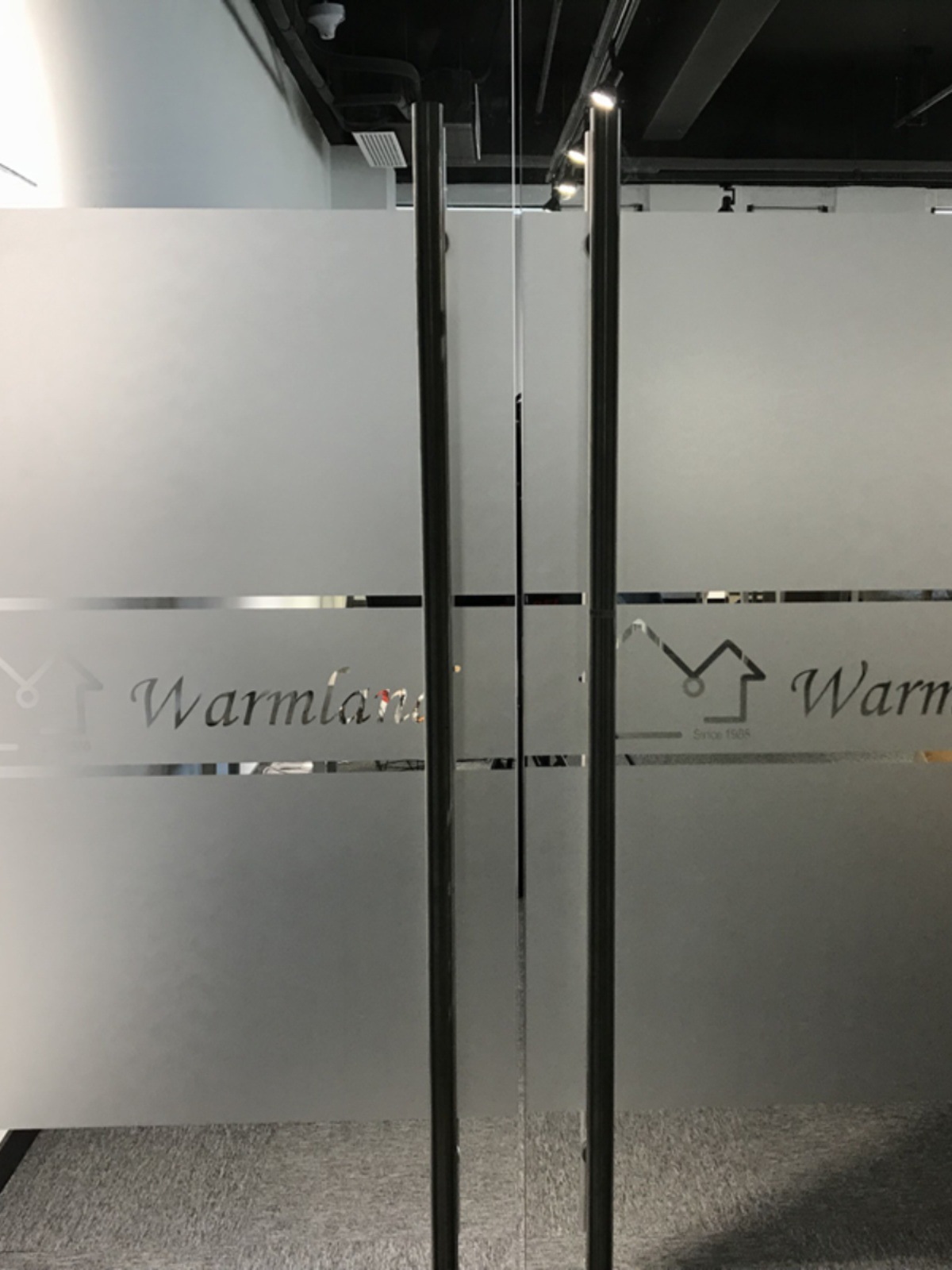 a^玻璃贴膜防撞条腰线镂空广告企业文化logo办公室磨砂彩印贴纸腰