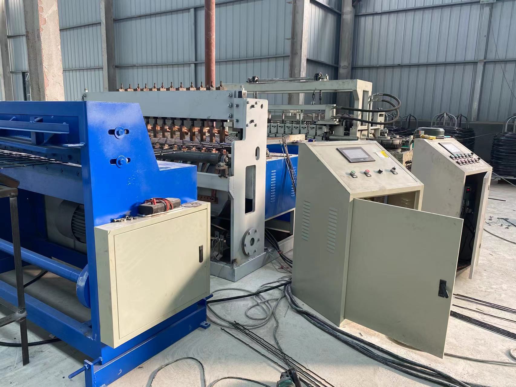 全自动轧花编织网机器 数控编织机 轧花网机厂家 矿筛编织机