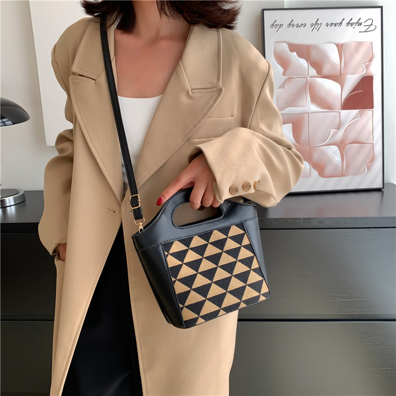 Foreign Trade Bag Women's Bag Autumn Tide Stylish Good Texture Bucket Bag Portable Small Square Bag Rhombus Casual Shoulder Crossbody Bag