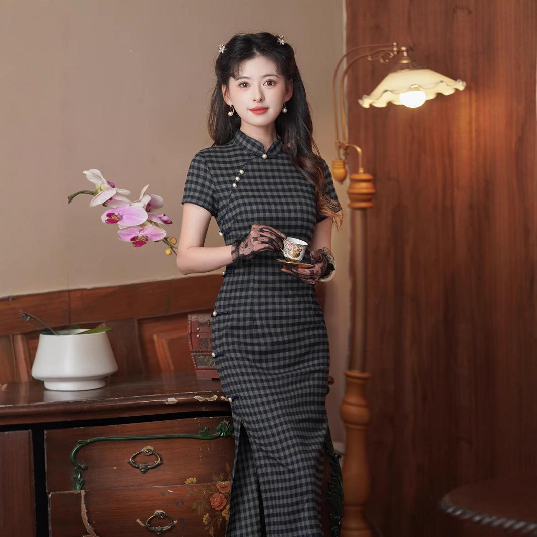 年轻款旗袍2025新款复古藏青色格子文艺少女长款显瘦连衣裙日常穿