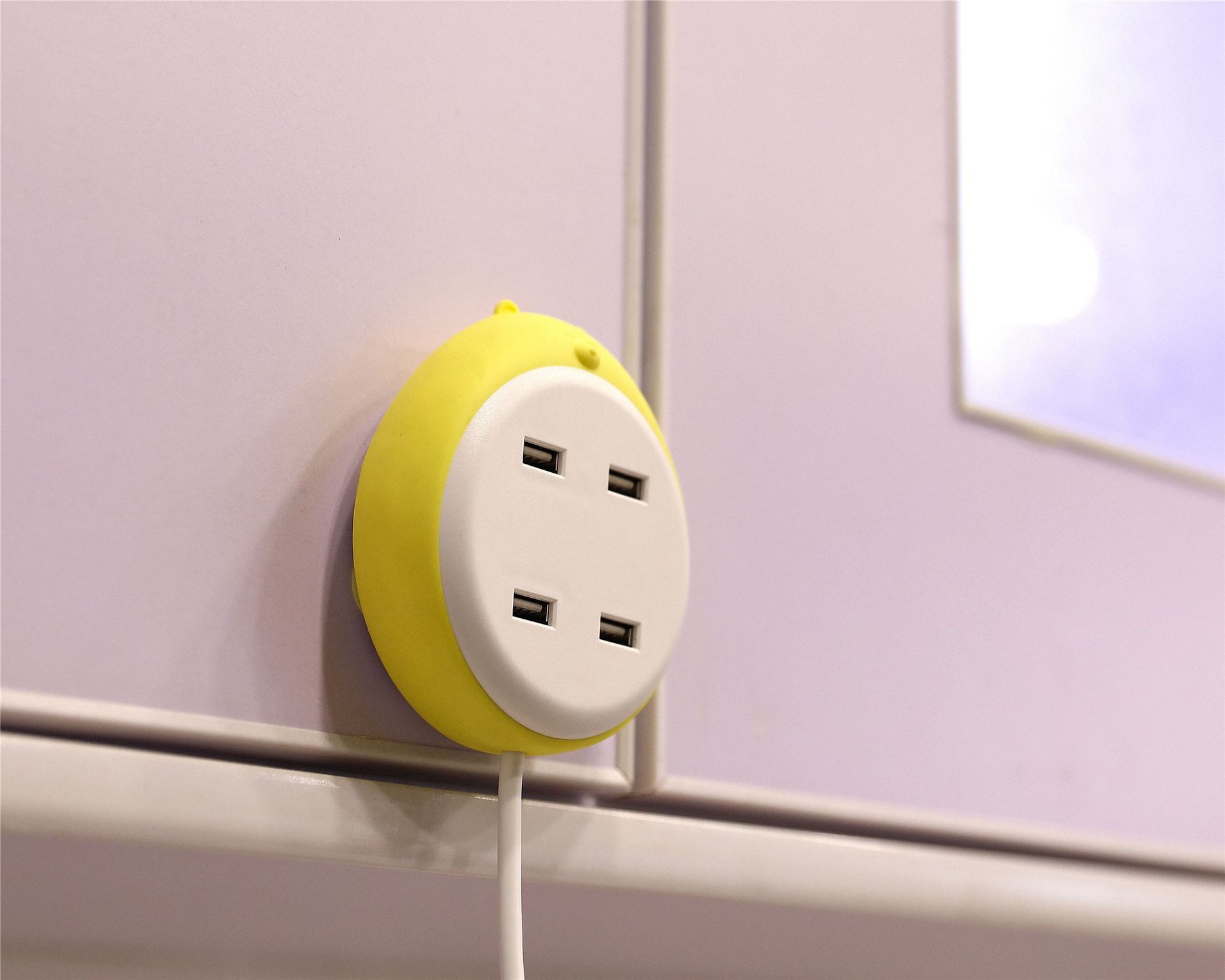 萌熊usb吸盘排插 创意便携床头4孔插排面板 学生宿舍多孔接线排插