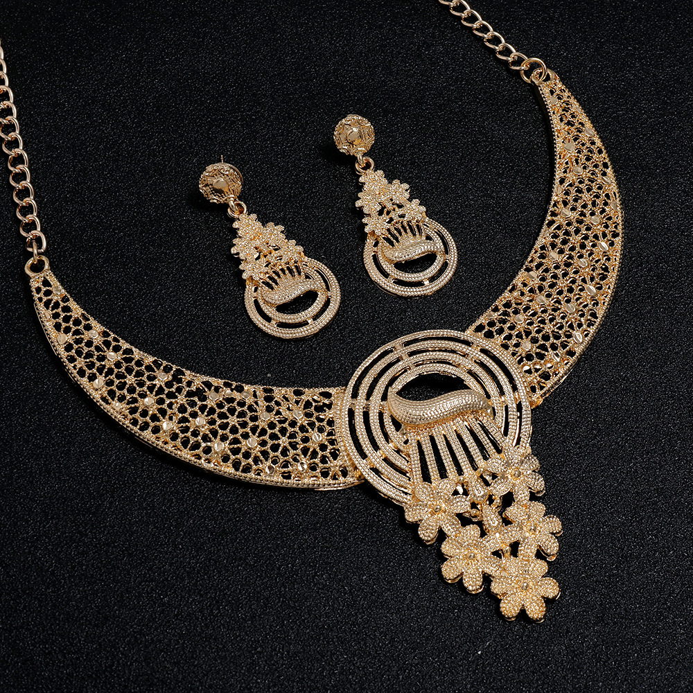 新款欧美夸张饰品时尚简约镂空花朵花纹项链耳环套装合金首饰