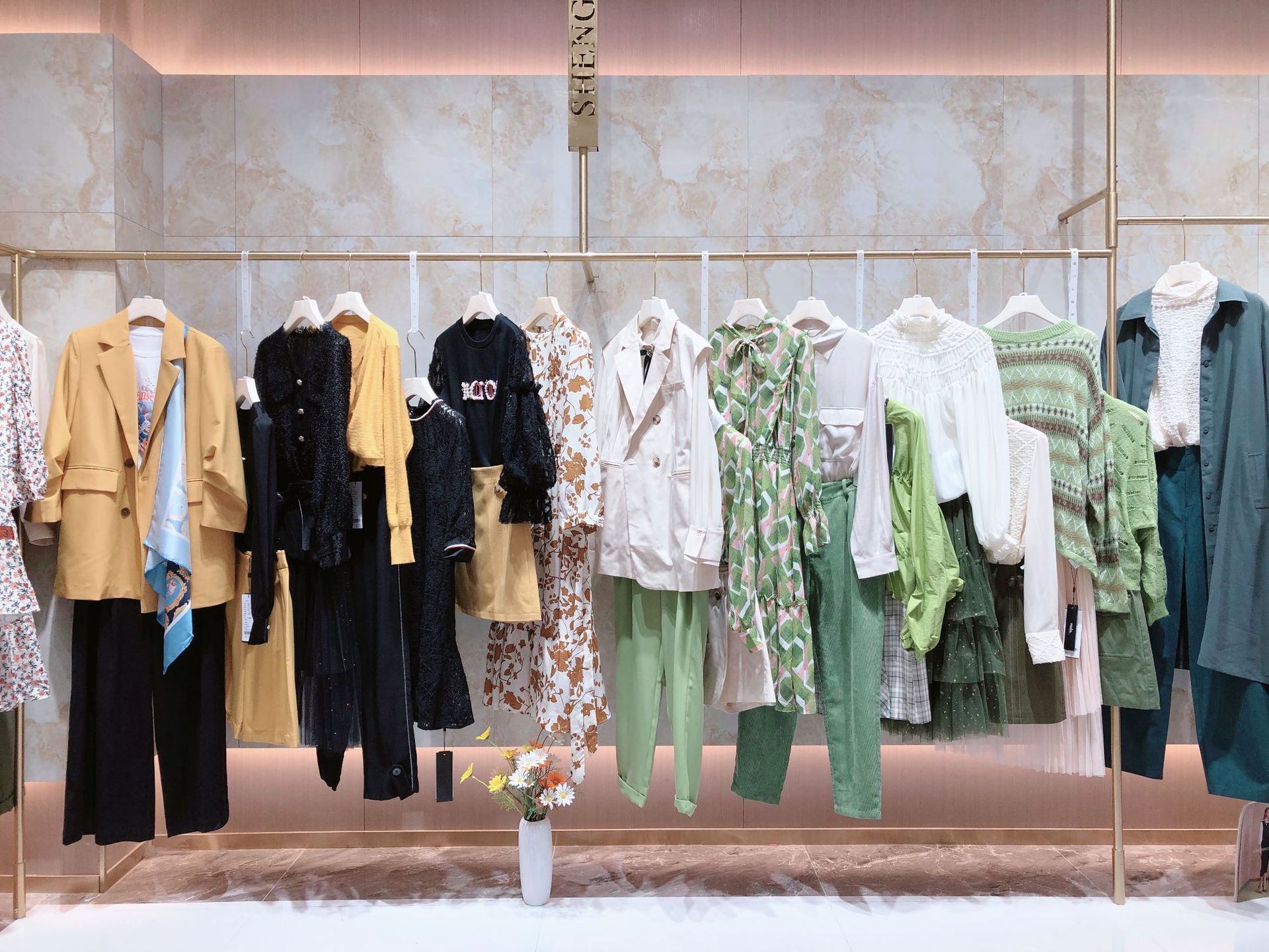 杭州四季青原创设计师品牌折扣女装慕拉2021春装专柜撤柜剪标走份